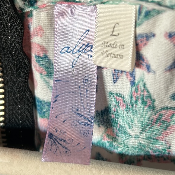 Alya floral dress PTP: 18 inches W: 15 inches L: 35 inches approximately - Picture 2 of 16